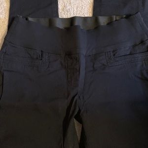 Elastic waist skinny pant.